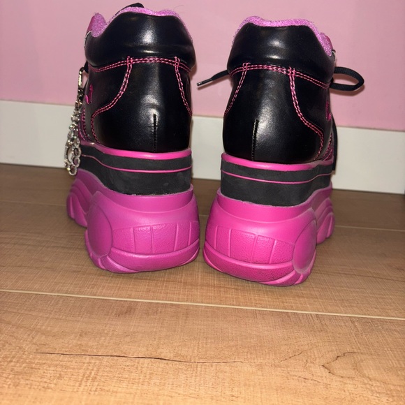 Dolls kill pink and black platform sneakers - Picture 3 of 3